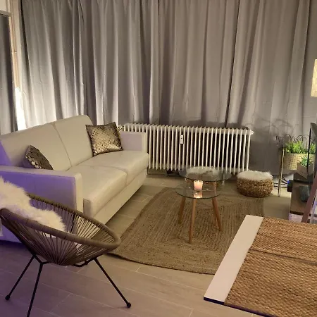 Studio 8' Aeroport Charleroi * Gilly