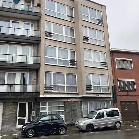 Studio 8' Aeroport Charleroi דירה Gilly